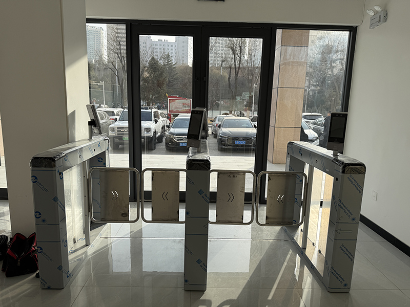 甘肃某军区医院安装人证比对人员通道 